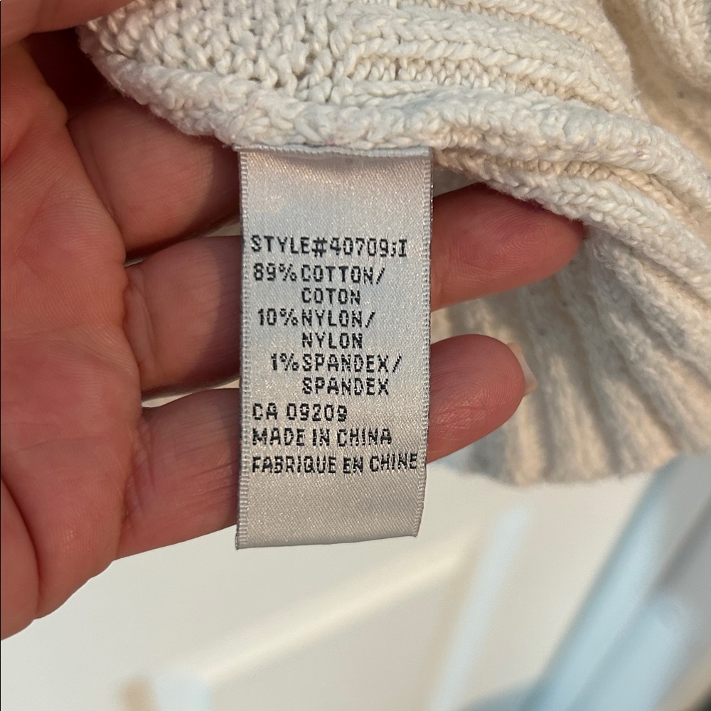 Woman’s Cream and Blue Turtleneck Sweater - Picture 4 of 14